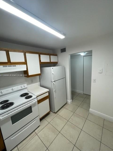 Primary Photo - 8301 SW 142nd Ave