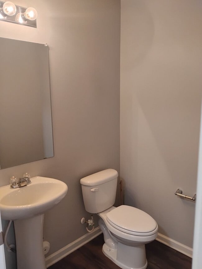 Building Photo - Luxury Feel. Modern Design. 4BR/2.5BA Home