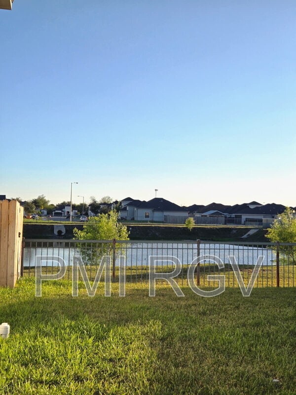 Building Photo - 2912 E Israel Ave