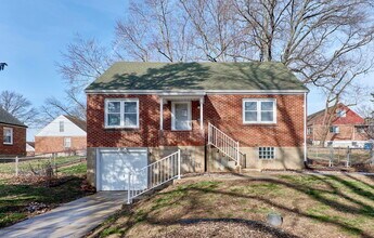 Building Photo - 8601 Belhaven Dr