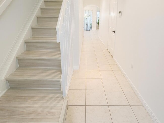 Photo - 1019 W Longport Cir Townhome