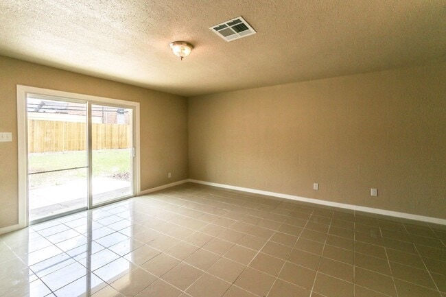 Foto del edificio - 7626 Troulon Dr