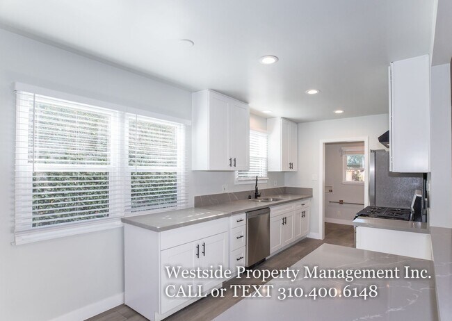 Foto del edificio - Stunning 3BD/3BA W/ Large Backyard | Prime...