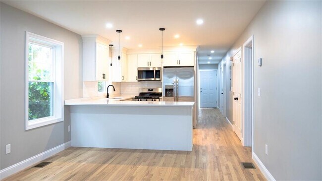 Building Photo - 28 Grosvenor Ave