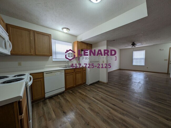 Foto del edificio - 5791/3/5/7 N Orange Ln