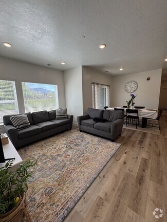 Building Photo - 3120 S 200 W