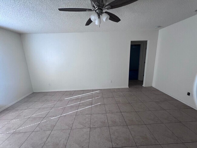 Foto del edificio - 3 br, 1.5 bath House - 2404-B N Grand   (465)