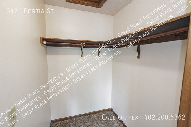 Building Photo - 3 Bed 1 Bath with Garage No stairs