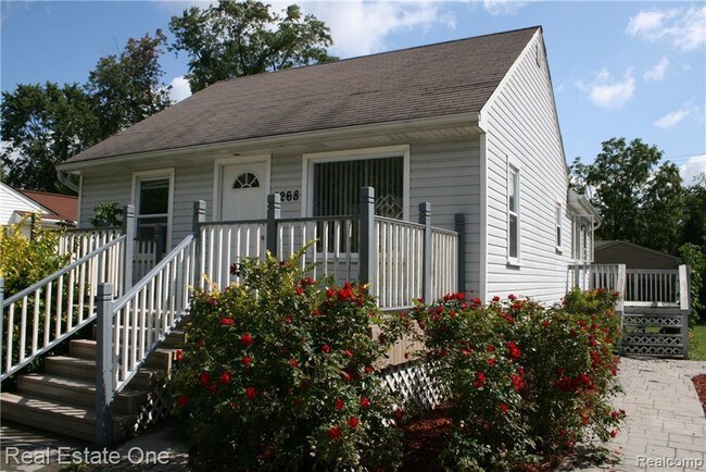Building Photo - 3268 Troy St