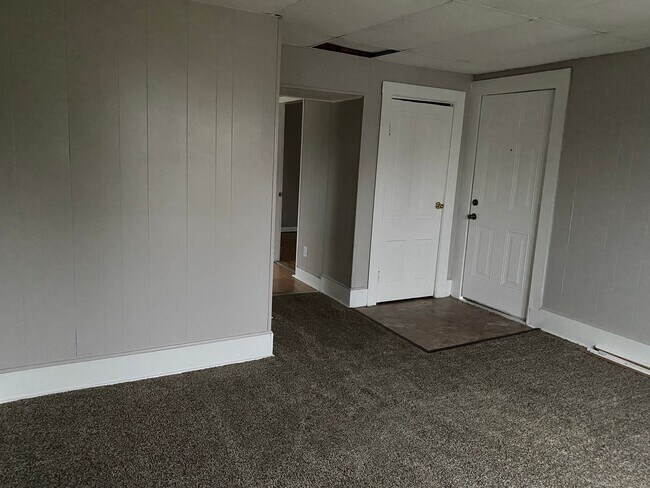 Foto del edificio - Upstairs One Bedroom Unit