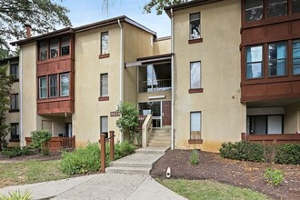 Building Photo - 9629 White Acre Rd