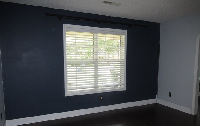 Building Photo - 274 Mallard Dr