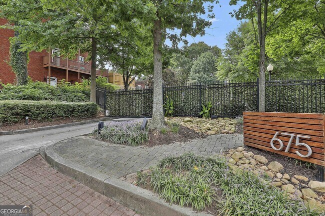 Foto del edificio - 675 Greenwood Ave NE