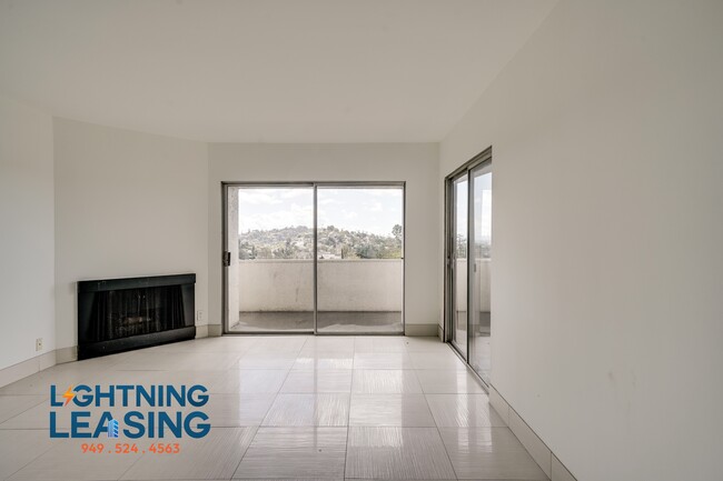 Building Photo - 3949-3944 Los Feliz Blvd
