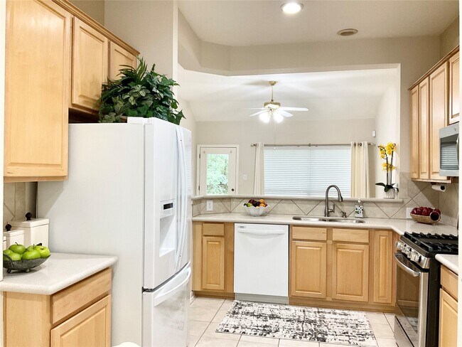 Foto del edificio - 186 N Valley Oaks Cir