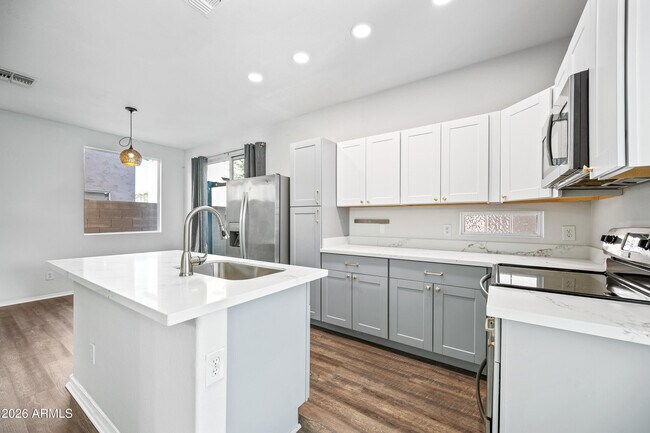 Foto del edificio - 1516 E Mobile Ln