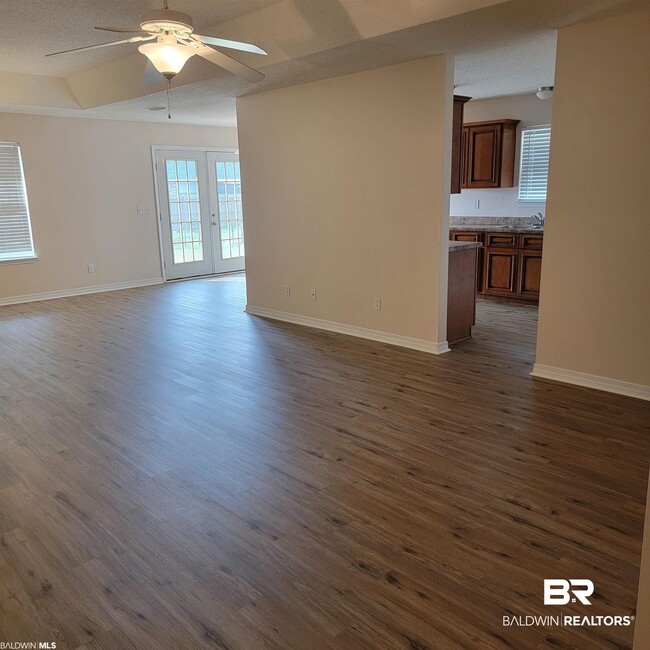 Foto del edificio - 1701 Woodbridge Cir E