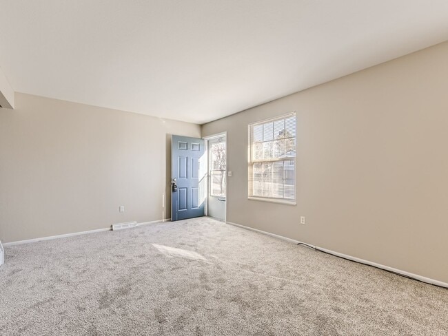Building Photo - 3 Bed House in Aurora!!!!!