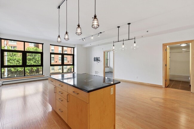 Building Photo - 401 N 2nd St