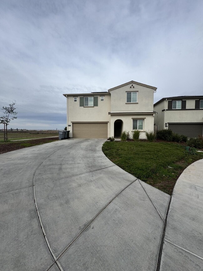Photo - "Spacious 6-Bedroom Sanctuary with 4.5 Baths in Merced!" Apartment
