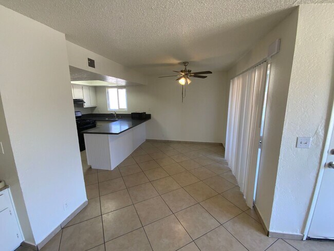 Foto del edificio - 6994 Issac Ave