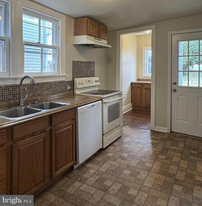 Foto del edificio - 211 S Maple Ave