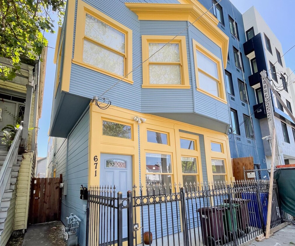 Primary Photo - 2 Bed 2 Bath Flat Apartment in Old Oakland