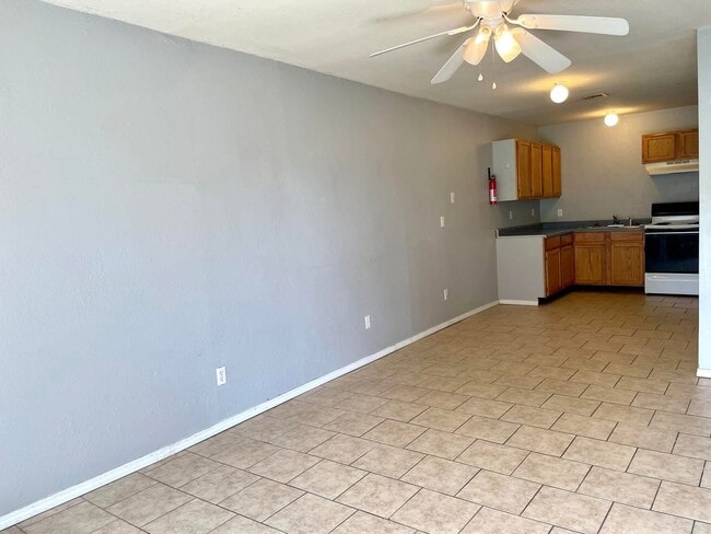 Building Photo - 310 S B St