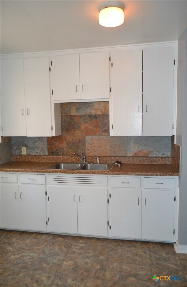 Building Photo - 709 Northside Dr