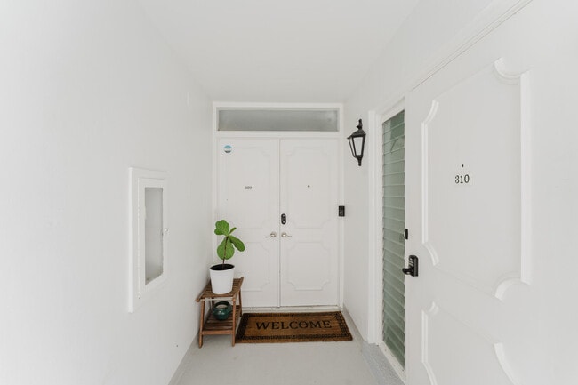 Foto del edificio - 800 E Camino Real