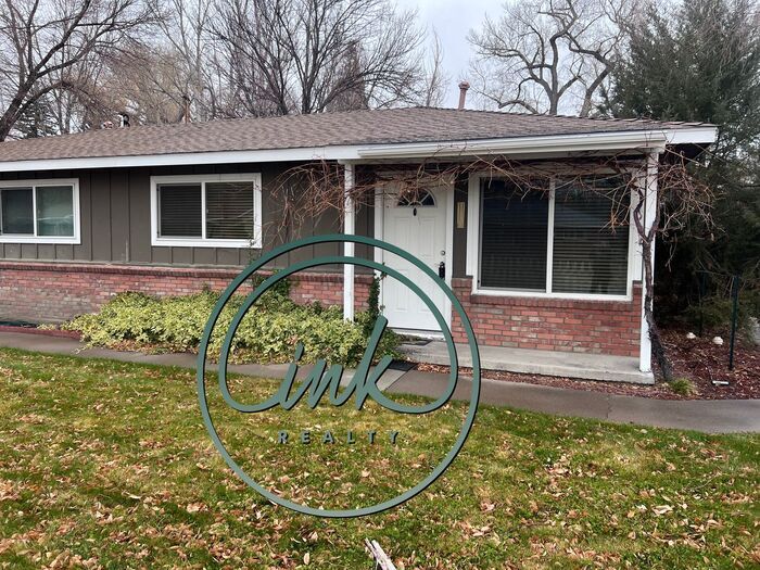 Foto principal - Duplex in Quiet Neighborhood