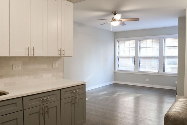 Foto del edificio - 5061 N Damen Ave