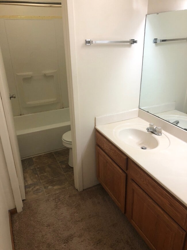 Building Photo - Greenview Apartments