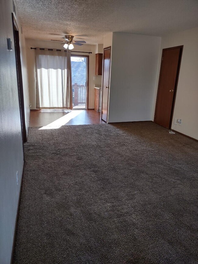 Building Photo - 4715 SE Adams Blvd