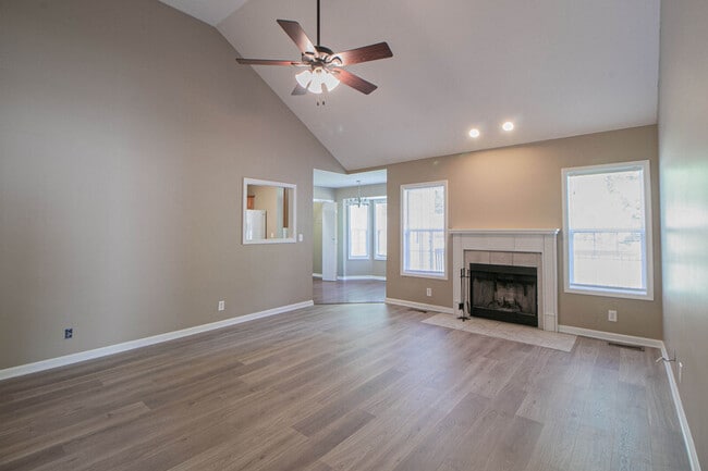 Building Photo - 2945 Core Dr