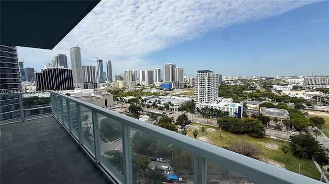 Building Photo - 1900 N Bayshore Dr