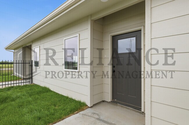 Building Photo - 204 N Gowen St