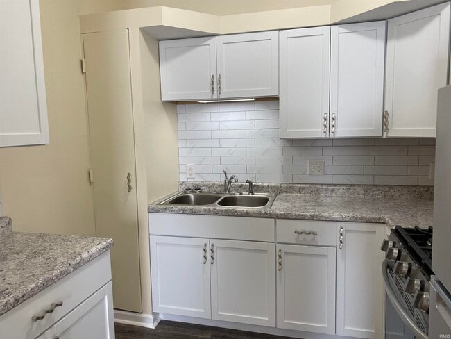 Building Photo - 1220 S Curry Pike