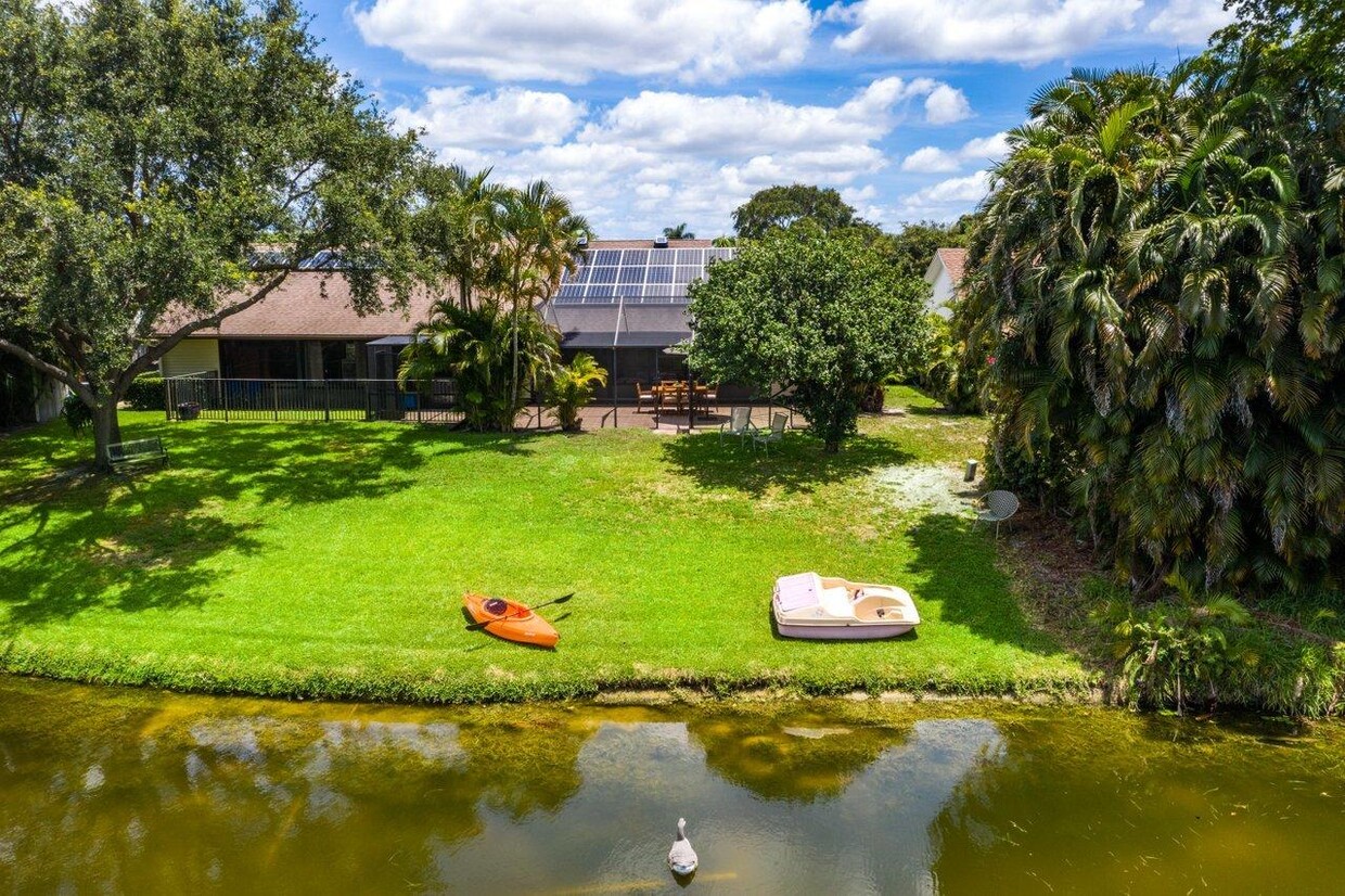 Primary Photo - 1369 Riverside Cir