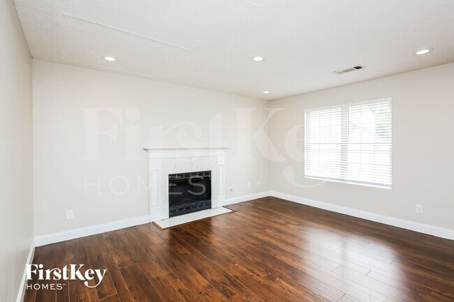 Building Photo - 7064 Saratoga Dr