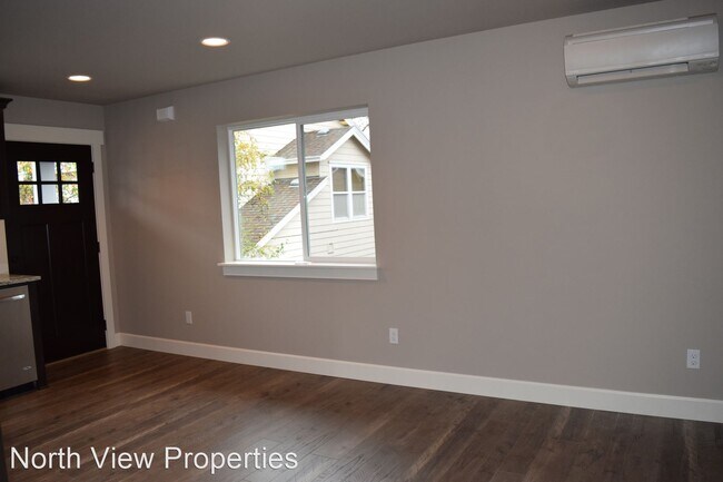 Building Photo - 21861 NE Park Ln