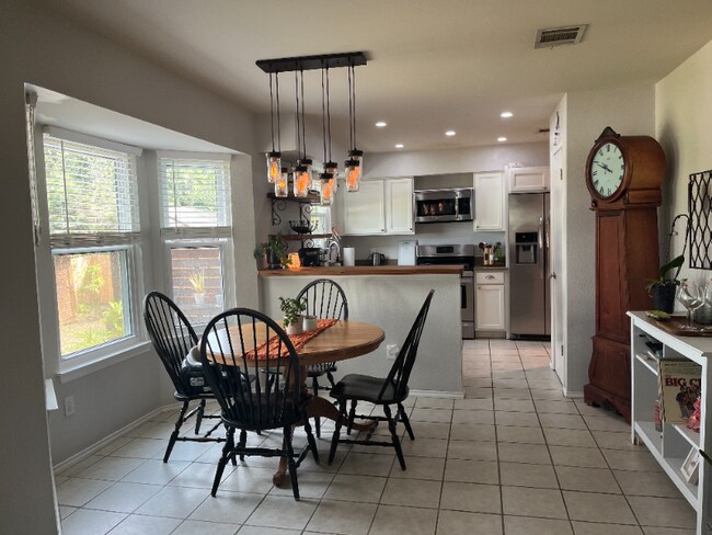 Building Photo - 7107 Seneca Cir