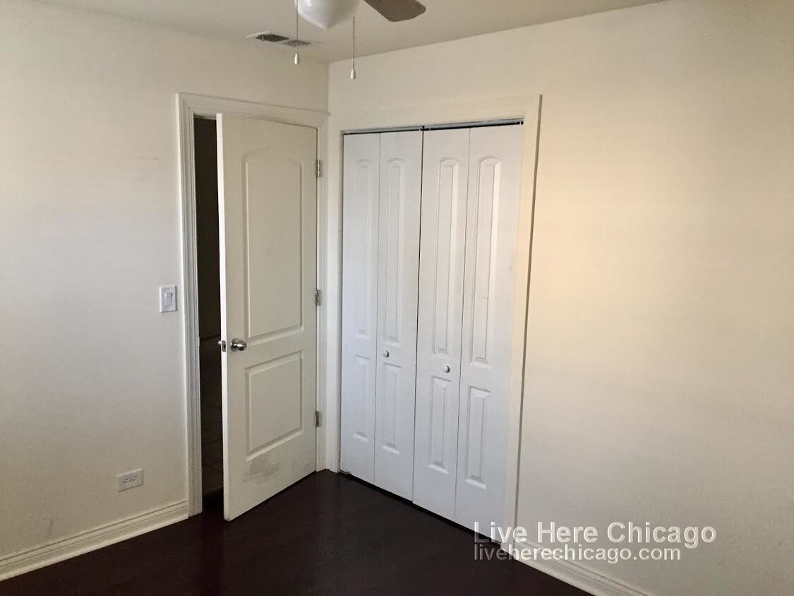 Primary Photo - 3800 W Diversey Ave