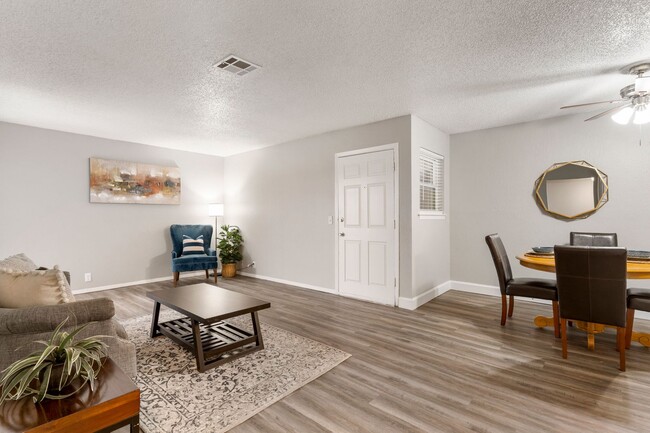 Foto del interior - Townhomes @East 32nd - Save 1/2 off your 1...