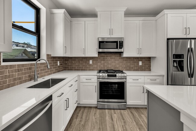 new appliances - 5634 South Curtice Street Townhome