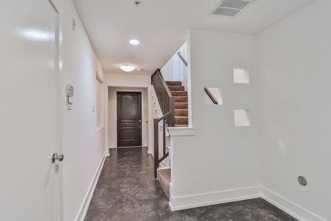 Building Photo - 4403 Austin St