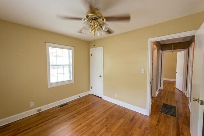 Building Photo - 3211 Hixson Pike