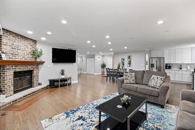 Building Photo - 1071 Johnston Dr