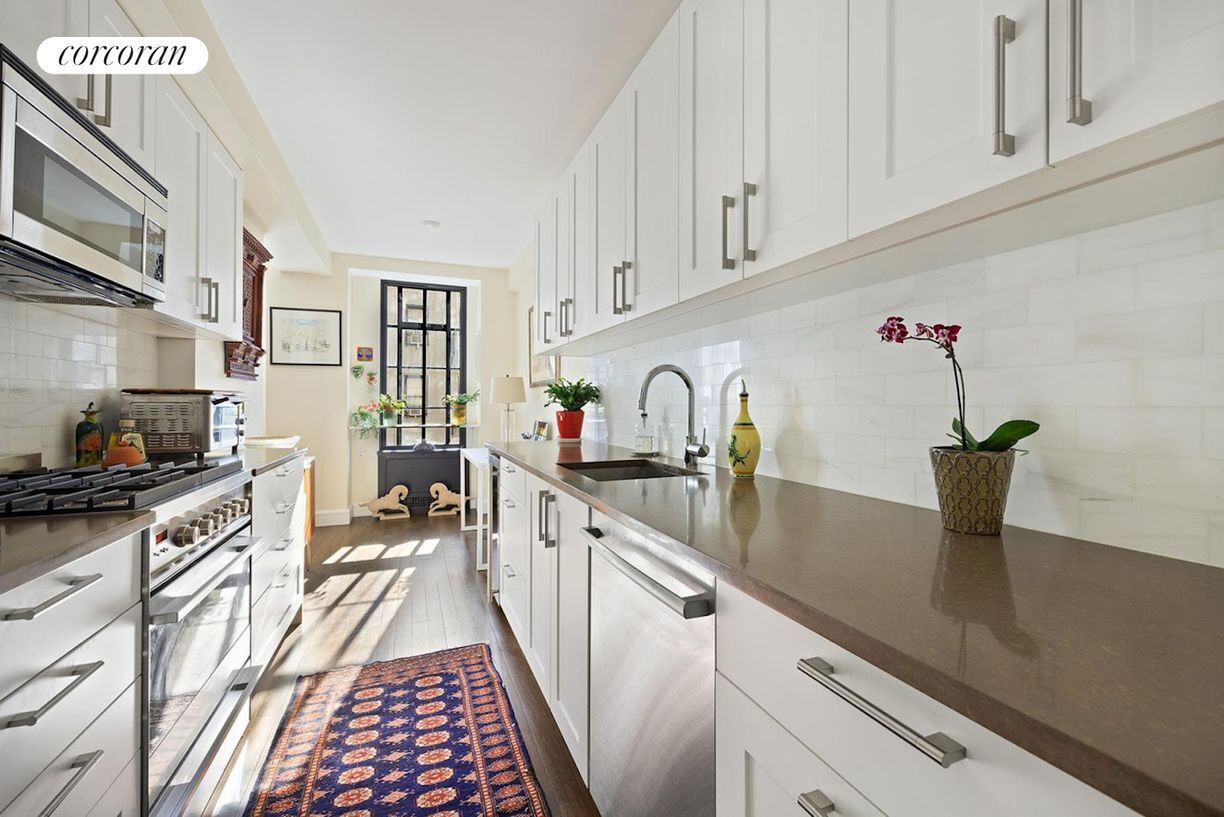 Foto principal - 353 W 56th St