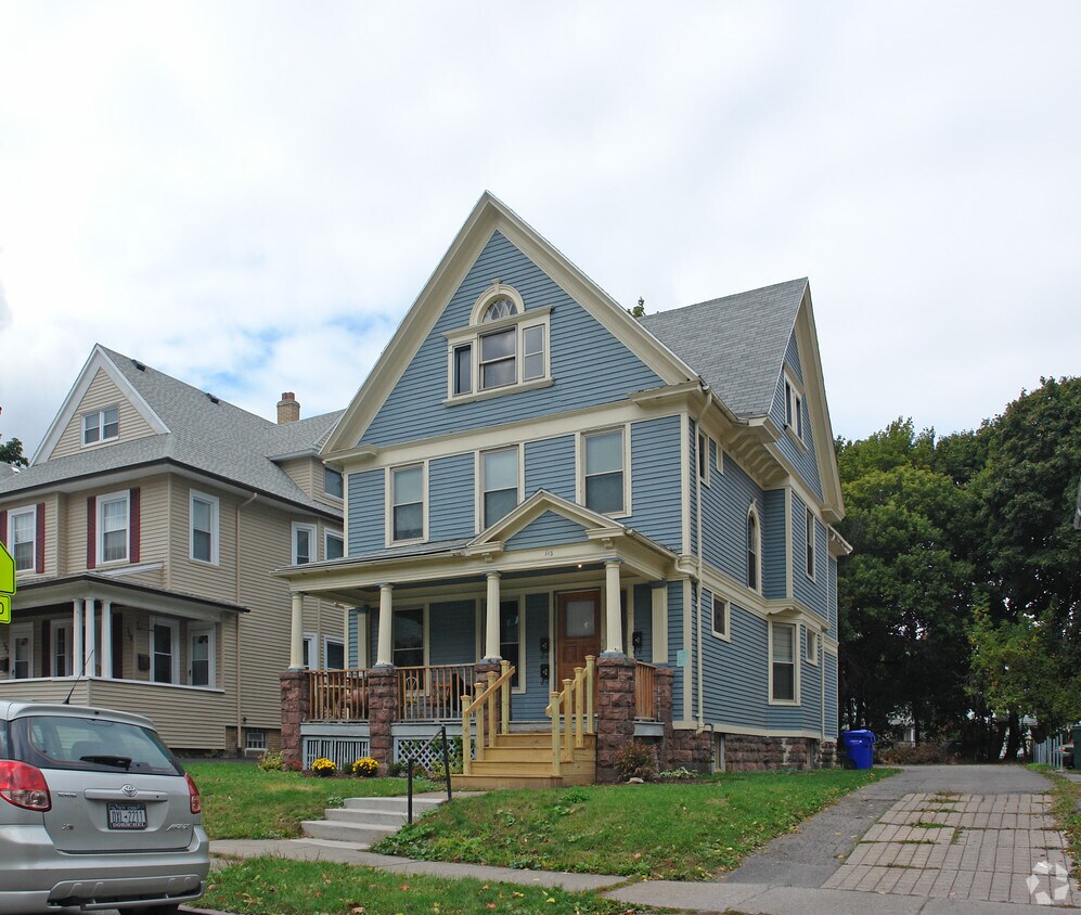 Building Photo - 115 Laburnam Cres